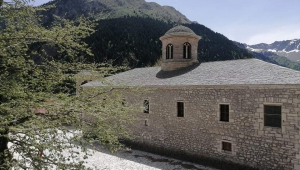 Αρχιτεκτονική, ναοί και το μοναστήρι του Γαρδικίου